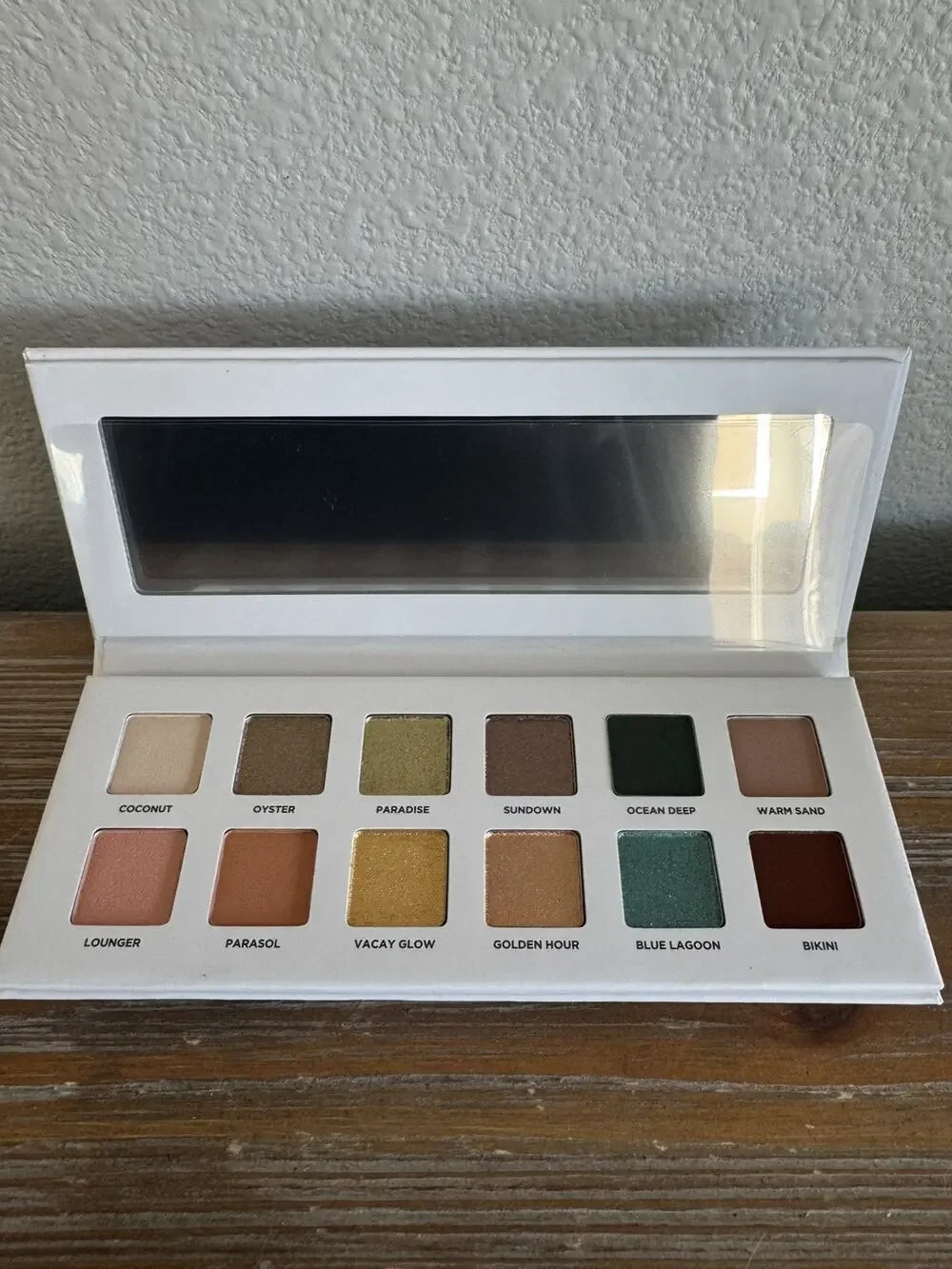 ICONIC LONDON BEACHSIDE BABE EYESHADOW PALETTE Full Size